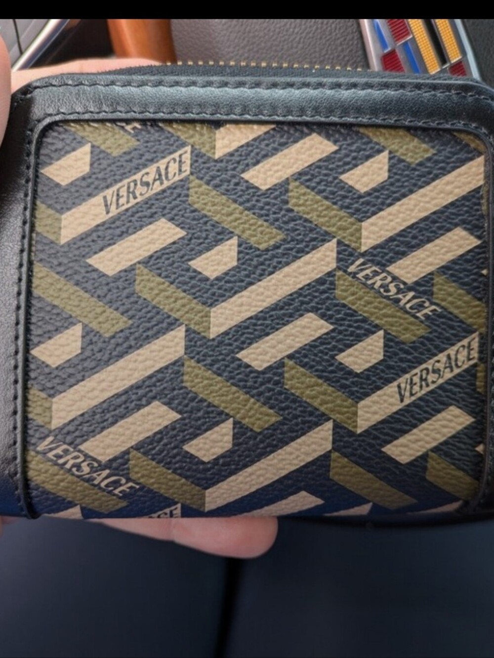 Versace Black and Gold Geometric Zip Wallet/ Bnwt - Picture 7 of 8